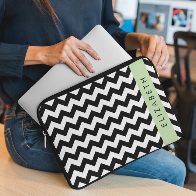 Black and White Zigzag, Chevron Mönster, ditt namn Laptop Fodral (Skapare uppladdad)