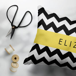 Black and White Zigzag, Chevron Mönster, ditt namn Prydnadskudde