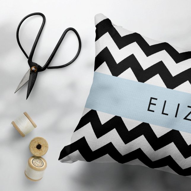 Black and White Zigzag, Chevron Mönster, ditt namn Prydnadskudde (Skapare uppladdad)