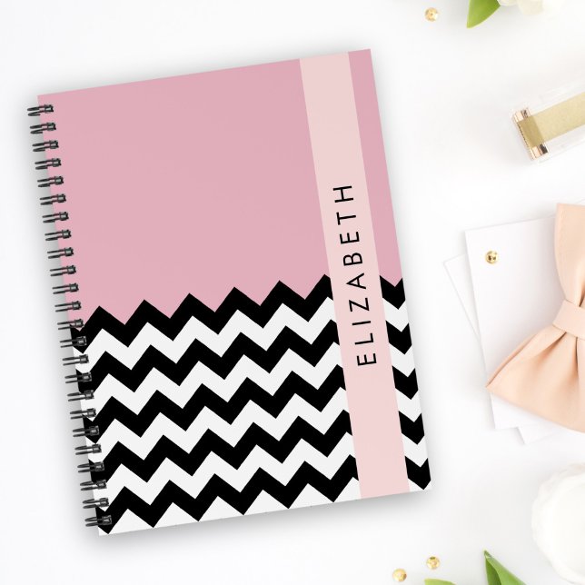 Black and White Zigzag, Chevron, Rosa, ditt namn Anteckningsbok (Skapare uppladdad)