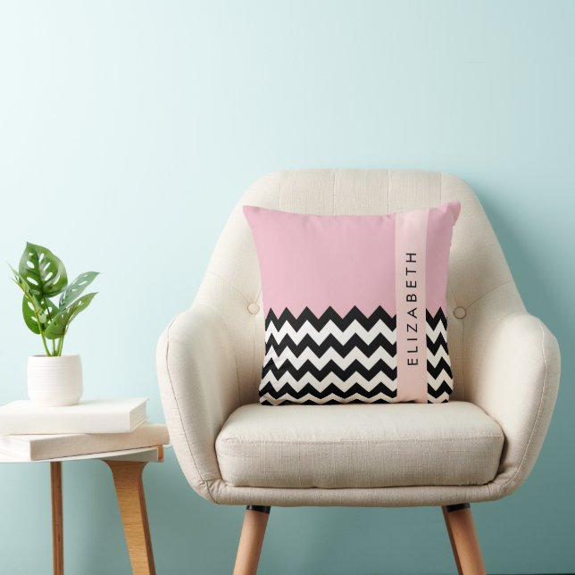 Black and White Zigzag, Chevron, Rosa, ditt namn Kudde (Stol)