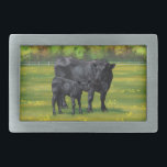 Black Angus Cow & Cute Calf på sommarbetesmark<br><div class="desc">Black Angus är en skotsk nötköttsras som härstammar från boskapsraser som härstammar från Aberdeen,  Banff,  Kincardine och Angus i norra östran Skottland. Deras färg är alltid starkt svart,  och de har inga horn. Det är en liten,  boskapsuppfödd ras som är populär för sin hårdhet och höga kvalitet på kött.</div>