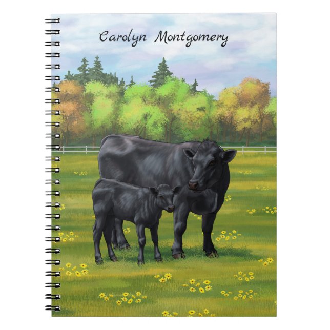 Black Angus Cow & Cute Calf på sommarbetesmark Anteckningsbok (Framsidan)
