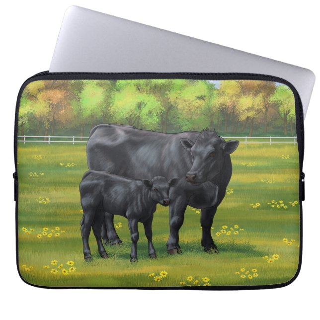 Black Angus Cow & Cute Calf på sommarbetesmark Laptop Fodral (Framsidan)