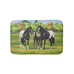 Black Appaloosa-hästar på sommarbetesgång Badrumsmatta