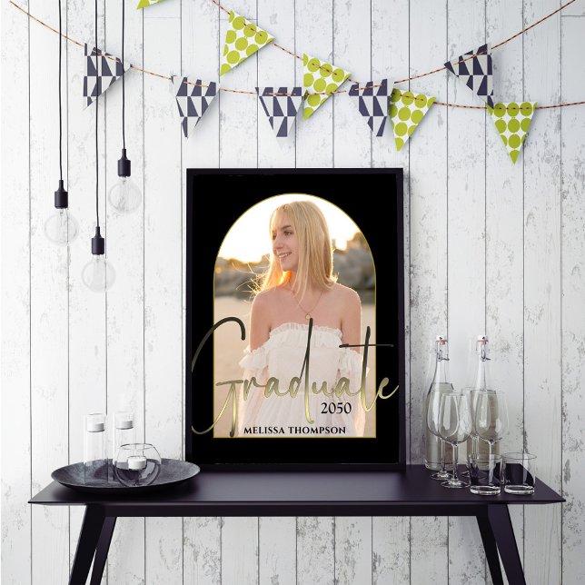 Black Arch-fotot i Guld Student Party Poster (Gold script photo graduate poster template.)