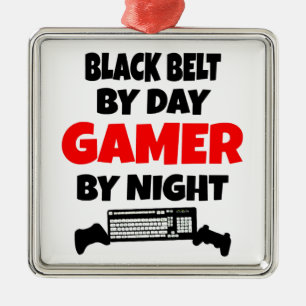 Black Bälte by Day Gamer by Natt Julgransprydnad Metall