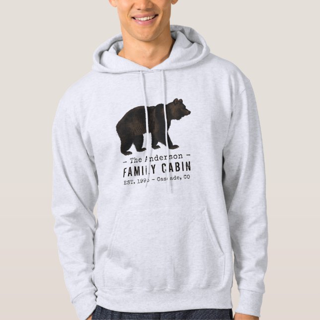 Black Bear i Family Namn Cabin Rustic Brown Hoodie (Framsida)