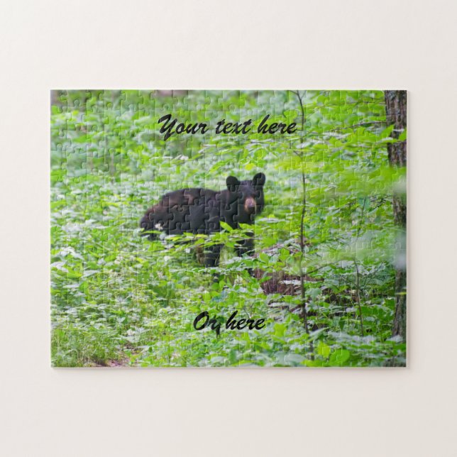 Black Bear in forest Pussel (Horisontell)