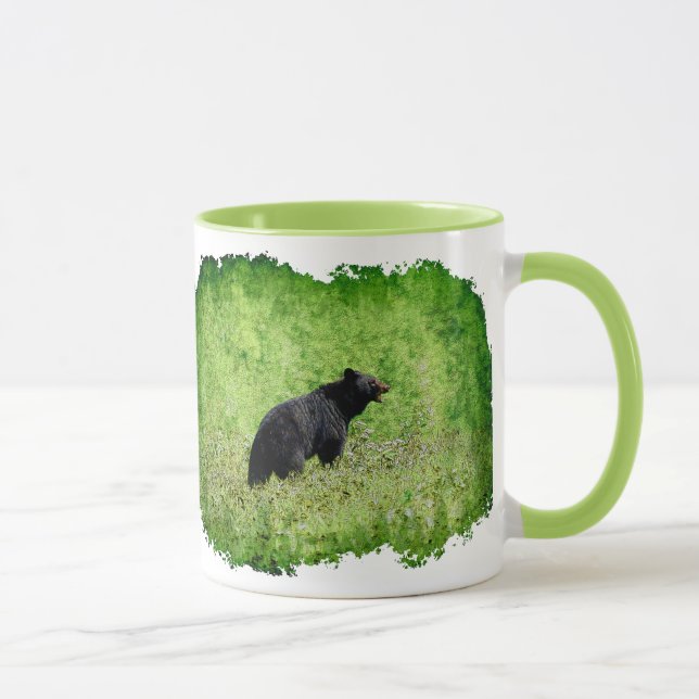 Black Bear Walking in Grass Art Mugg (Höger)