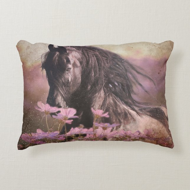 Black Beauty Friesian Horse - Pillow Prydnadskudde (Framsidan)