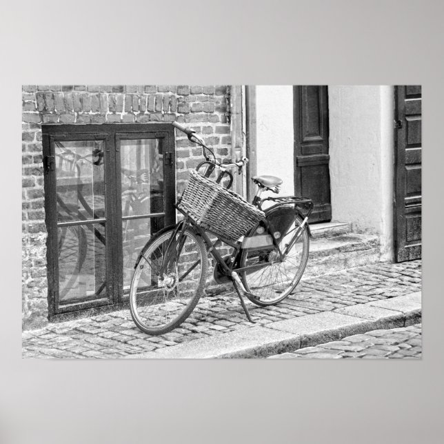 Black Bicycle with Big Basket, Köpenhamn, Danmark Poster (Framsidan)