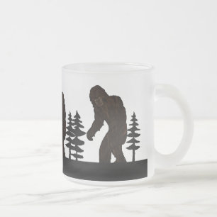 Black Big Foot Sasquatch Yeti Swamp Ape Cryptid Frostad Glasmugg