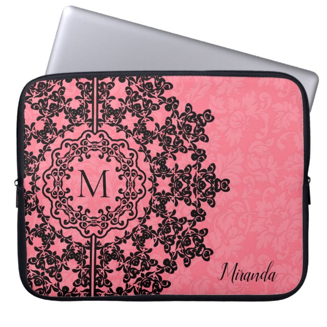 Black Blommigt Snöre Rosa Damask Monogrammed  Laptop Sleeve (Framsidan)