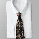 Black Boho Slips<br><div class="desc">Black Boho-halsen slips. Den här snyggten och eleganten Boho necktie har vackra,  handmålade,  vilda blommor med vattenfärg som arrangeras i ett underbart mönster. Sök efter matchande objekt i den Moody samlingen Black Boho Wildblomma Bröllop.</div>