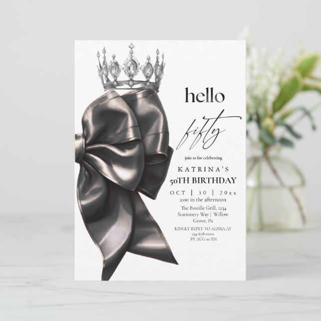 Black Bow 50th Birthday Inbjudningar (Stående Fram)