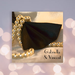 Black Bow Tie and White Pearls Bröllop Inbjudningar
