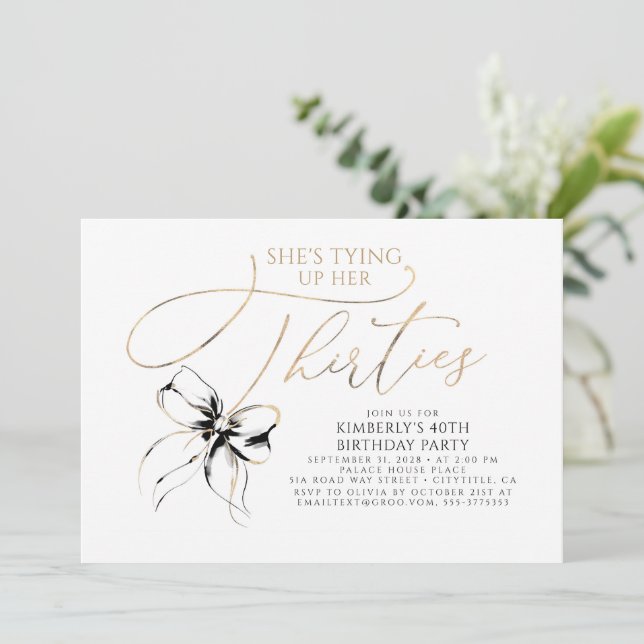 Black Bow Tying up Her Thirties 40th Birthday  Inbjudningar (Stående Fram)