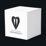 Black Bröllop Kostym Groomsman Frieri Presentaskar<br><div class="desc">Gör din Bröllop oförglömlig - Lägg till en personlig beröring med en groomsman frieri favoritrutor med en svart kostym och en slit-illustration,  med frieri meddelande i ett klassiskt serif-teckensnitt.</div>