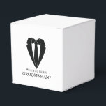 Black Bröllop Kostym Groomsman Frieri Presentaskar<br><div class="desc">Gör din Bröllop oförglömlig - Lägg till en personlig beröring med en groomsman frieri favoritrutor med en svart kostym och en slit-illustration,  med frieri meddelande i ett klassiskt serif-teckensnitt.</div>
