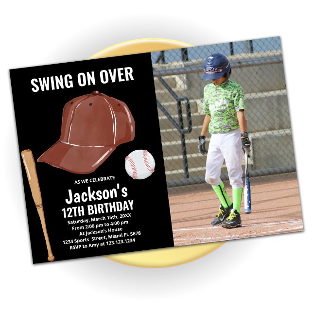 Black Brown Baseball Birthday-inbjudningar med fot Inbjudningar (Skapare uppladdad)