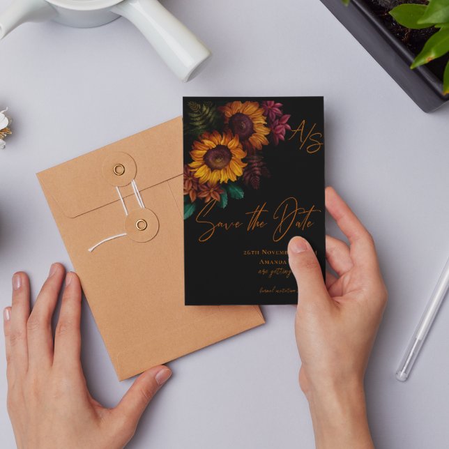 Black Burnt Orange Monogram Bröllop spara datum Vykort (Black Burnt Orange Monogram Wedding Save the Date Postcard)