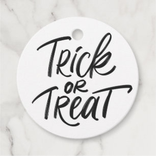 Black Bus eller godis Hand Lettering Halloween Gåvor Etiketter