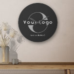 Black Business logotyp, minimalt varumärke, företa Rund Klocka<br><div class="desc">Anpassningsbar Wall Clock med enkel minimal utformning. Lägg till logotyp och text.</div>