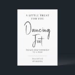 Black Calligraphy Bröllop Dance Feet Pedestal Inv Inbjudningar<br><div class="desc">Svart kallkalligrafi Bröllop Dance Feet Pedestal Inbjudan att dansa Feet Bröllop Bord Mottagningsskylt,  Hjälp dig själv till Flinflip flops,  Personlig Minimalist Stationery,  utskriven</div>