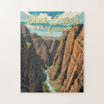 Black Canyon the Gunnison National Park Art Pussel<br><div class="desc">Svart Canyon av Gunnison-vektorns teckningsdesign. Parken omger en del av en djup,  brant buken som genom Preambrian sten korsas av Gunnison River. Vildlivet omfattar hjort,  älg och guldörn.</div>
