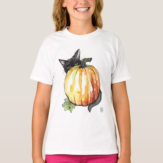 Black Cat Behind Pumpkin Tee Shirt (Framsida)