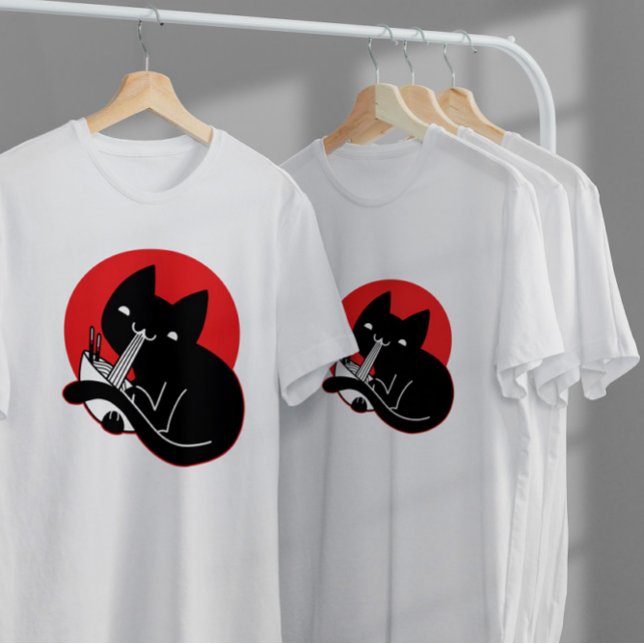 Black Cat Eating Ramen T Shirt (Skapare uppladdad)