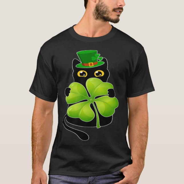 Black Cat Holding C Shamrock St patricks day 2023 T Shirt (Framsida)