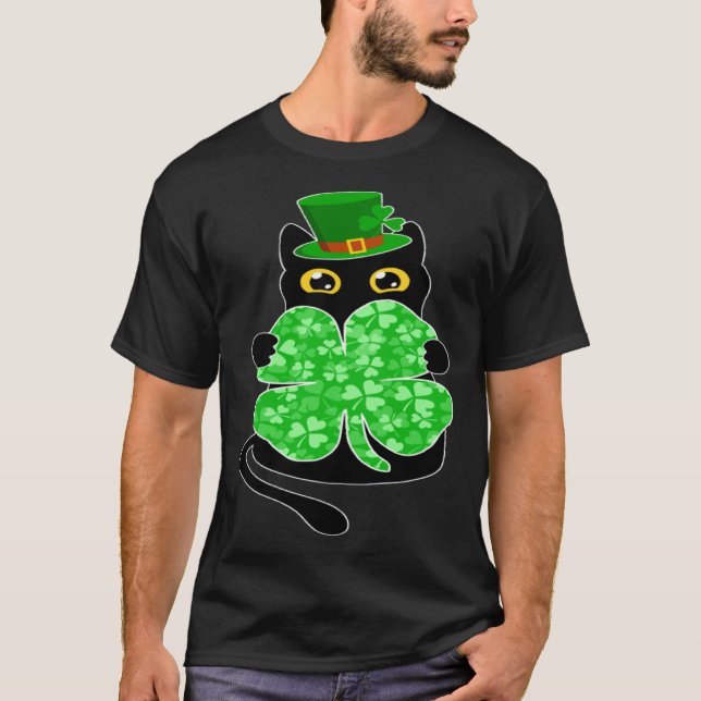Black Cat Holding C Shamrock St Patricks Day 2023 T Shirt (Framsida)