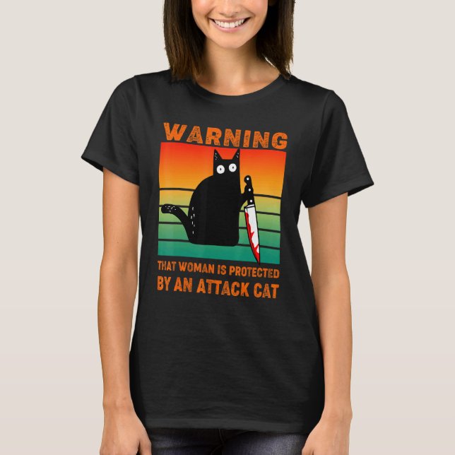 Black Cat med Knivar skyddade sina kvinnor Hallowe T Shirt (Framsida)