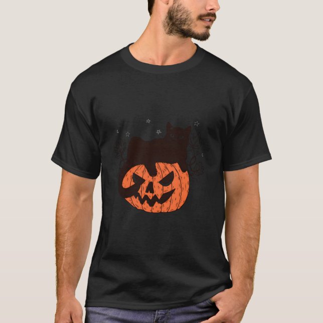 Black Cat On Pumpkin Face Halloween Spooky Season T Shirt (Framsida)