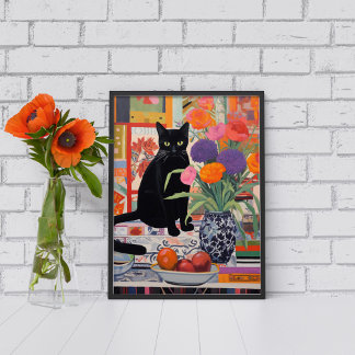 Black Cat på bord med bokar blommor Poster
