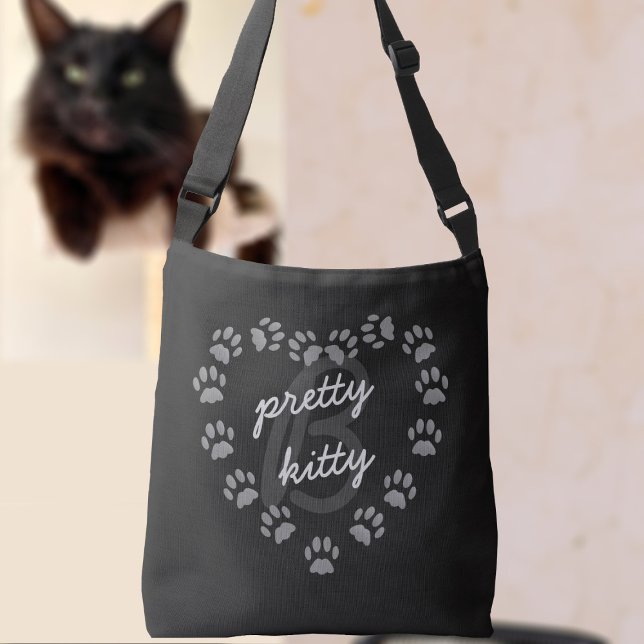 Black Cat Paw Print Heart Monogram Crossbody Bag Axelväska (You are a pretty kitty! Just add your initial to this cute crossbody bag)