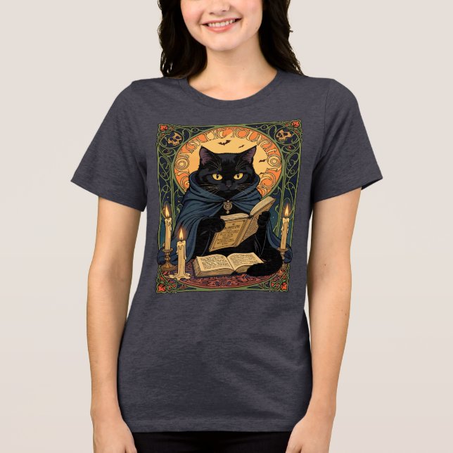 Black Cat Reading A Book Of Solstice Spells T Shirt (Framsida)
