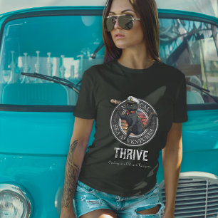 Black Cat Sunset: En resa till THRIVE T-Shirt