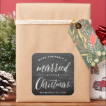 Black Chalkboard, gift liten jul-Helgdag Fyrkantigt Klistermärke<br><div class="desc">Designad av tjock*fa*tin. Enkel att anpassa med egen text,  bild eller bild. Kontakta tjock*fa*tin direkt om du vill ha anpassningsbar. Avgifter för anpassningsbar gäller. www.zazzle.com/fat_fa_tin www.zazzle.com/color_therapy www.zazzle.com/fatfatin_blue_knot www.zazzle.com/fatfatin_red_knot www.zazzle.com/fatfatin_mini_me www.zazzle.com/fatfatin_box www.zazzle.com/fatfatin_design www.zazzle.com/fatfatin_ink.</div>