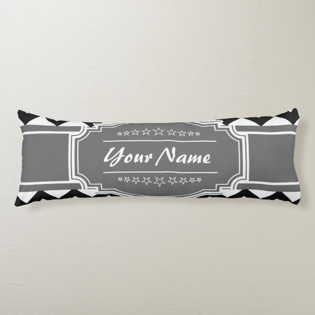 Black Chevron med Grått Personlig Namn Kroppskudde (Framsidan)