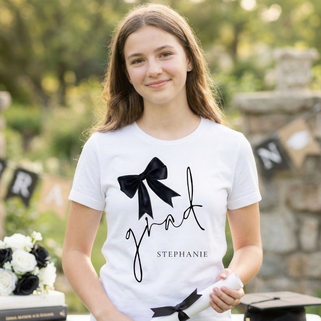 Black Coquette Bow Namn-skript Grad Studenten T Shirt (Skapare uppladdad)