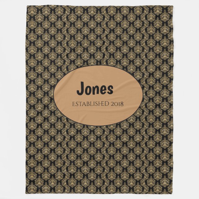 Black Damask Monogram Fleecefilt (Framsidan)