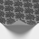 Black Damask på Grått Elegant Mönster Presentpapper<br><div class="desc">Pressa upp paket med en elegant som täcker hela tillfälle pappert i svart damm över en grått bakgrund. Det är ett underbart val för så många tillfälle: möhippa, bröllop, födelsedagar, studenten, pension, farväl party och så vidare. Du kan lägga till ungefär vilken ribba som helst i färg med den här...</div>