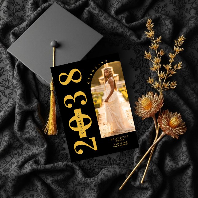 Black Delicate Arch MInimalist Grad Golden Inbjudningar (Black Delicate Arch Photo Minimalist Graduate Faux Gold Shades Photo Invitation Card Design.)