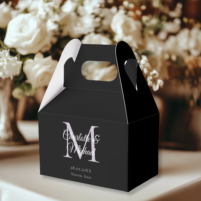 Black Elegant Monogram Bröllop Presentaskar (White Elegant Monogram Wedding Favor Boxes, black, light-purple, with your name and date.)