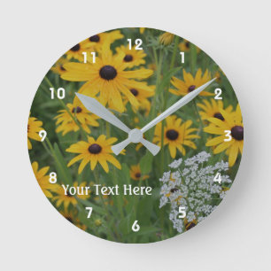 Black Eyed Susan och Queen Anne's Snöre Flowers Rund Klocka