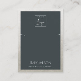 BLACK FAUX SILVER GRÄNS LOGOTYP NECKLACE VISNING VISITKORT