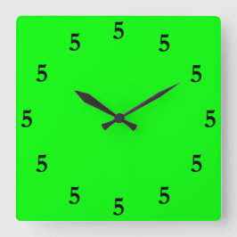 Black Fem'Clock nånstans på Lime Green Fyrkantig Klocka